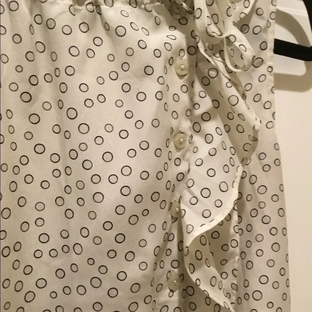 ⭕️ LOFT Ruffle Top ⭕️ - Picture 5 of 6